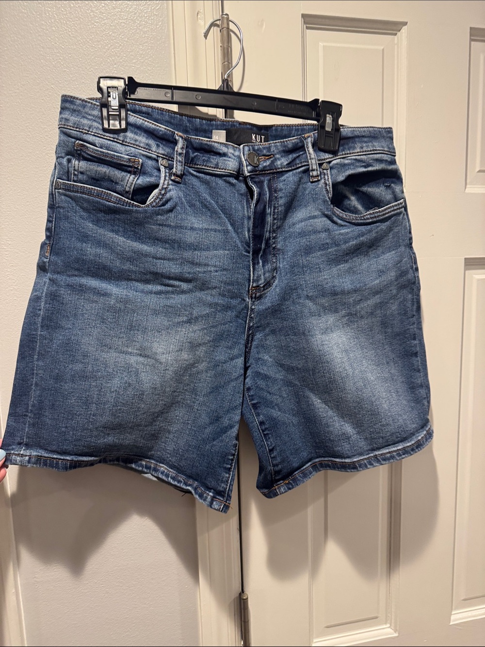 Kut from the Kloth Blue Denim Jeans - Classic Waistband Detail
